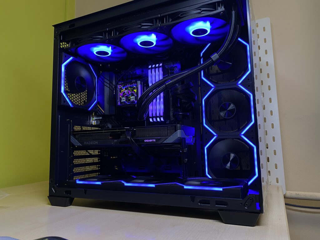 Pro gamer PC fekete, dupla üvegezésű házban, Radeon RX 9060 XT videokártyával